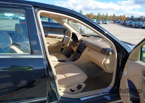 2003 Mercedes-Benz C 240 из США, поврежденный, VIN WDBRF61J93F304380